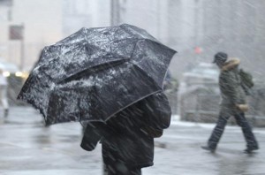 Сильный ветер и снег: в городе прогнозируют непогоду