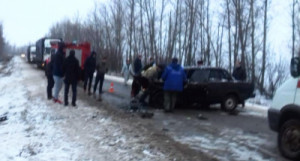 В Липецком районе в столкновении с иномаркой пострадали водитель и пассажир ВАЗа