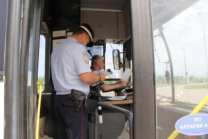 В Липецкой области дорожные полицейские проверили более четырехсот водителей пассажирского транспорта