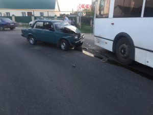 В Липецком районе «семерка» столкнулась с автобусом