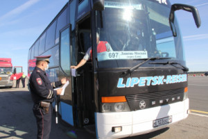 Сотрудники ГИБДД на территории Липецкой области осуществляют проверки пассажирского транспорта