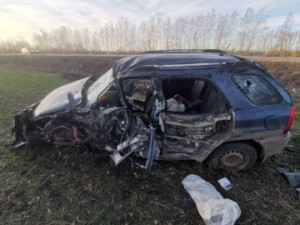 В Добринском районе в столкновении с КамАЗом пострадала водитель иномарки