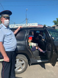 «Пристегнись, Россия!» - под таким лозунгом  юные липчане совместно с автоинспекторами пропагандировали  средства пассивной безопасности