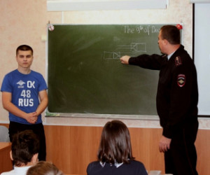 В Липецкой области  молодые «десантники» обучают школьников основам безопасного поведения на дорогах