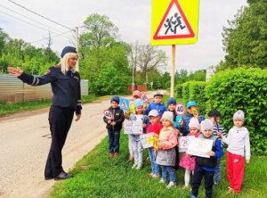 В Липецкой области дети раздают «Письма ЮИД», агитируют автомобилистов снижать скорость и учат ПДД