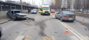 В Липецке в лобовом столкновении пострадали водитель и пассажир ВАЗа