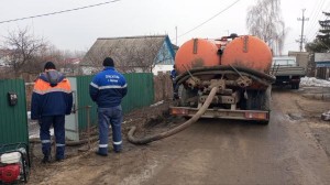 Управление благоустройства Липецка и городские спасатели откачивают воду с подворий частных домовладений