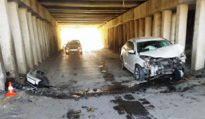 В Чаплыгине водитель иномарки врезался в бетонную опору