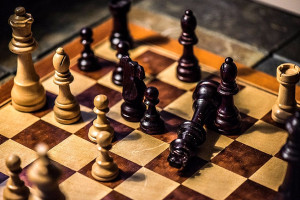 Шахматисты сражаются за виртуальной доской