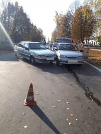 В Усмани столкнулись четыре автомобиля, один из водителей пострадал
