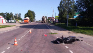 В Усманском районе мотоцикл попал под КамАЗ