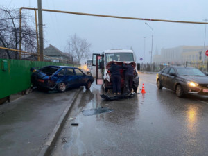 В Грязях в столкновении с автобусом пострадал водитель «девятки»