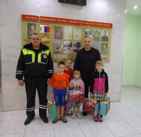 Сотрудники липецкой Госавтоинспекции встречались с семьями по-гибших и воспитанниками детского дома