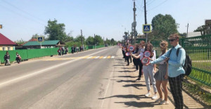 В  Липецкой области «живые знаки» призывают  автомобилистов соблюдать скоростной режим