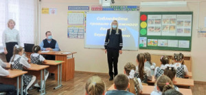 В сельских школах Липецкой области детей информируют об истории ПДД и пользе световозвращателей