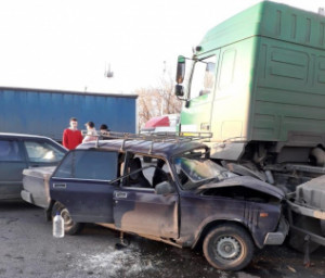 В Липецком районе в двойном столкновении пострадали водитель и пассажир ВАЗа