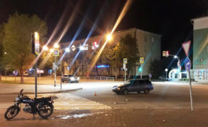 В центре Липецка  в столкновении ВАЗа и мопеда пострадали двое подростков