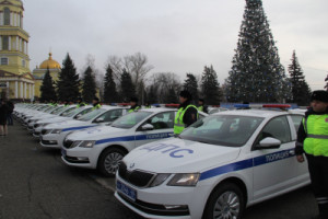 Руководители УМВД и  липецкого региона вручили ключи от новых патрульных автомобилей сотрудникам Госавтоинспекции