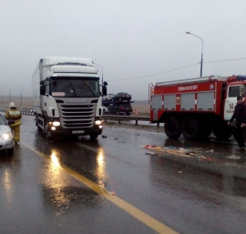 Спасатели МЧС приняли участие в ликвидации последствий ДТП в Задонском районе