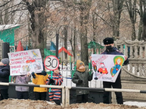 В городах липецкого региона дошкольники демонстрируют наглядную агитацию по ПДД