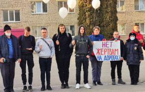 В Липецкой области белые шары напоминают о погибших в дорожных авариях