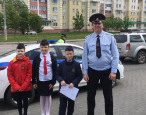 Липецкие школьники просят автомобилистов не забывать о детских удерживающих устройствах
