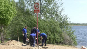 Спасатели начали установку аншлагов «Купание запрещено!» на стихийных пляжах Липецка