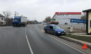 В Липецком районе на перекрестке дорог иномарка столкнулась с грузовиком