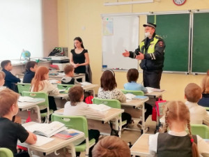 В Липецкой области автоинспекторы проверяют как школьники знают ПДД