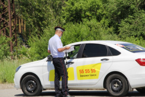 Автоинспекторы проверили больше двухсот водителей такси на территории Липецкой области