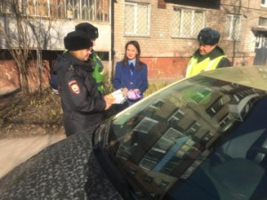 В Липецке рейдовые группы автоинспекторов и работников прокуратуры проверяют, как автомобилисты заботятся о детях-пассажирах