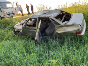 В Краснинском районе пострадал водитель перевернувшейся «десятки»