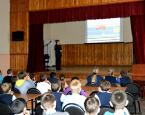 В сельских школах Липецкой области учеников младших классов дорожной безопасности учат герои мультфильмов