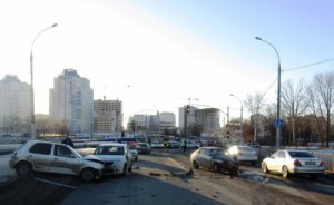 В Липецке в двойном столкновении автомобилей пострадали люди