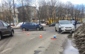 В Липецке в столкновении иномарок пострадала пассажирка одной из них