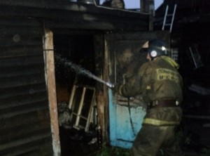 В Грязинском районе сгорела надворная постройка