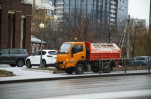 Городские службы устраняют последствия ледяного дождя