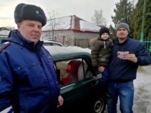 В Липецкой области автоинспекторы и цирковые артисты призывали спасти  жизни  маленьких пассажиров