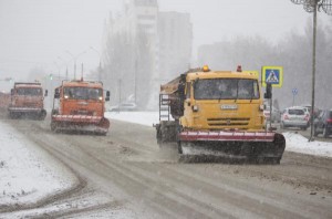 Городские службы устраняют последствия снегопада