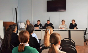 В Липецкой области автоинспекторы проводят собрания и встречи с руководителями образовательных организаций, проверки школьных автобусов