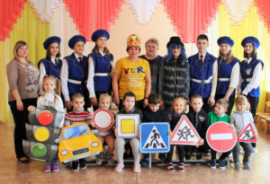В Липецкой области главный редактор регионального пресс-центра ЮИД рассказывает малышам о дорожной грамоте