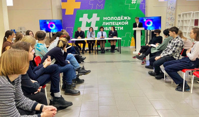 В рамках всероссийской акции «Студенческий десант» липецкие школьники и  автоинспекторы обсуждали актуальные правовые вопросы