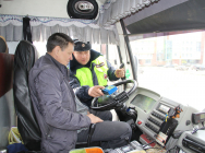 В Липецкой области дорожные полицейские проверили более семисот водителей пассажирского транспорта