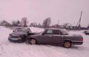 В Добровском районе в столкновении автомобилей пострадала женщина-водитель