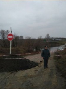 Подтопление низководной ж/б переправы в районе н. п.
Преображеновка Добровского района