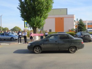 В муниципальных районах Липецкой области юные инспекторы  лайками благодарят вежливых водителей