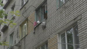 Из окна многоэтажки в Липецке выпал малыш. Спасатели призывают родителей к бдительности