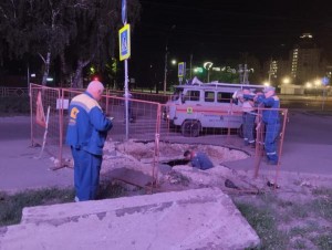 Девушку из ямы на улице Терешковой вызволили ночью липецкие спасатели