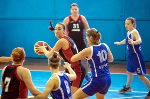 Липецкие баскетболистки вырвали победу у соперниц из Курска одновременно с сиреной