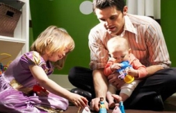 Родители двух и более детей дошкольного возраста смогут работать их воспитателями дома